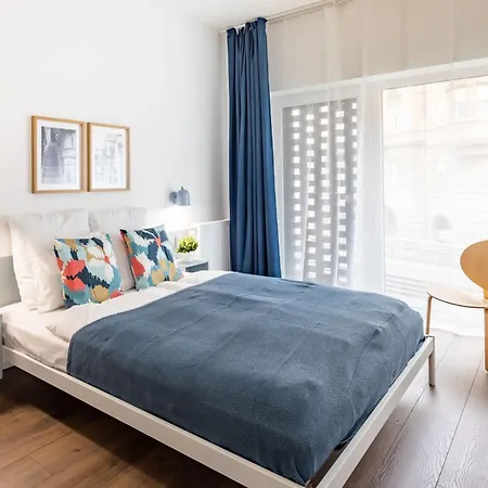 Spacious Oasis - Modern Design Apartment *