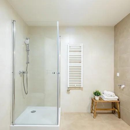 Spacious Oasis - Modern Design Appartement Budapest