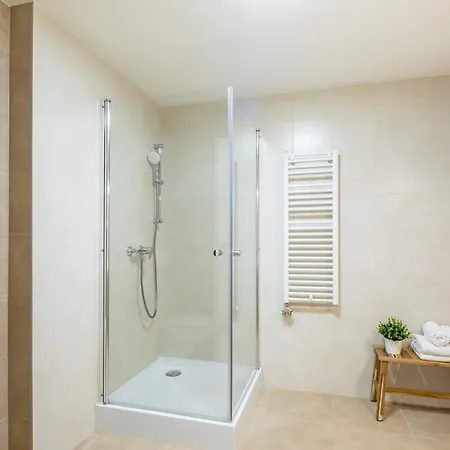 Spacious Oasis - Modern Design