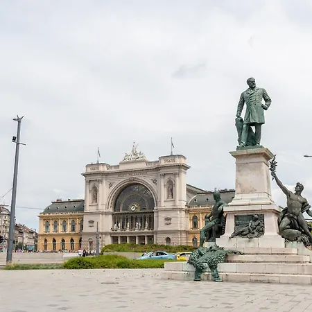 Spacious Oasis - Modern Design Budapest