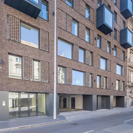 Spacious Oasis - Modern Design בודפשט